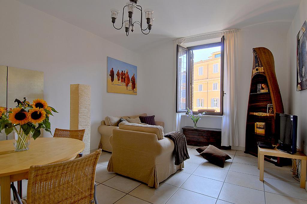 Pearl Suite Rome Room photo