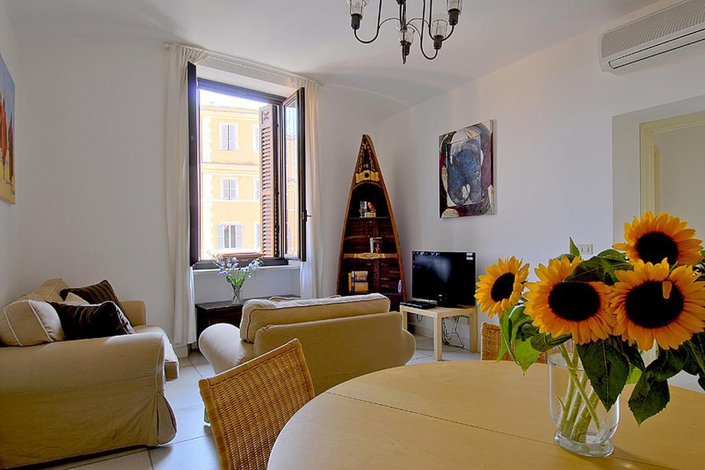 Pearl Suite Rome Room photo